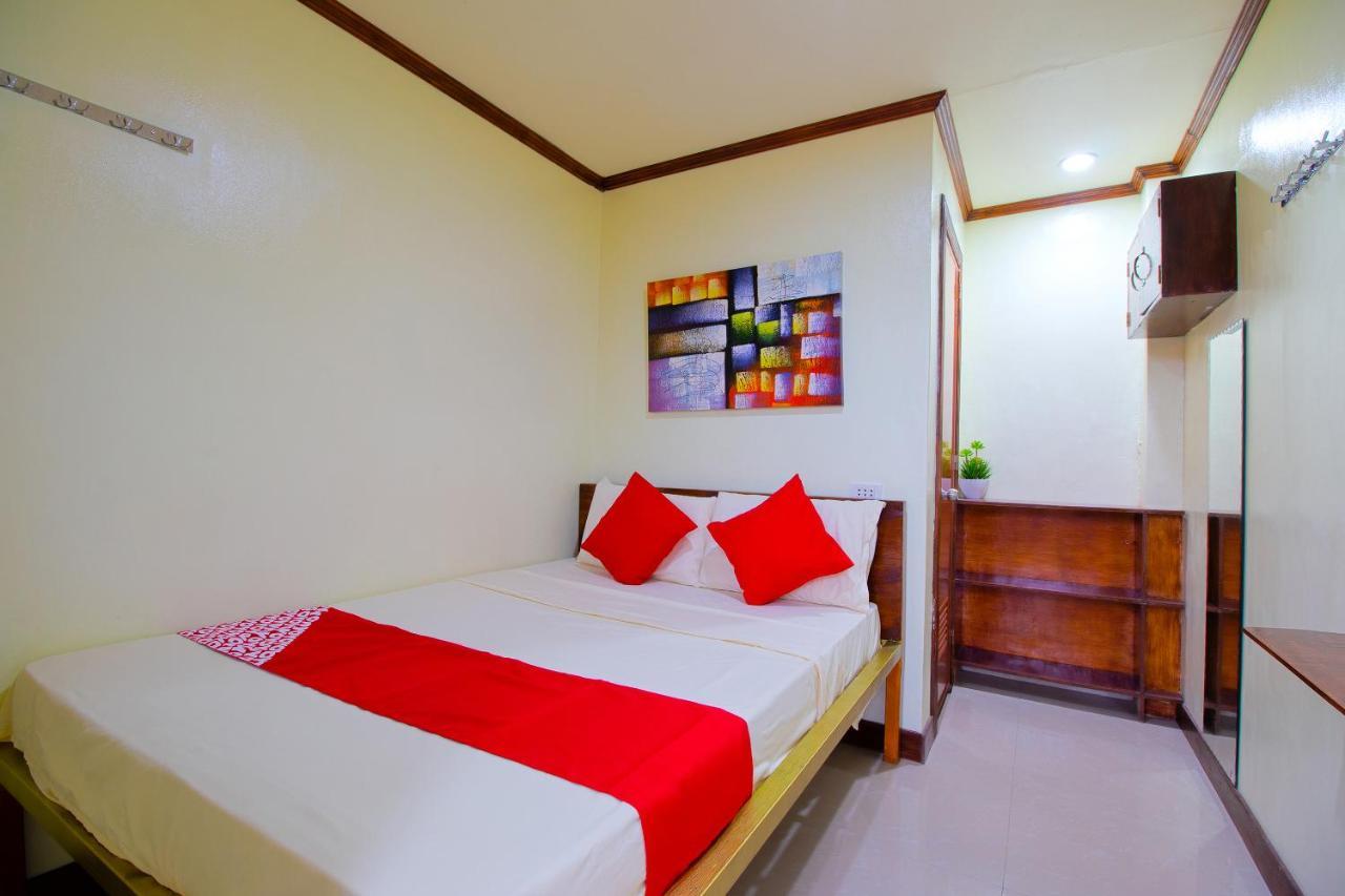 Oyo 788 Lisa'S Guesthouse Moalboal Exterior photo
